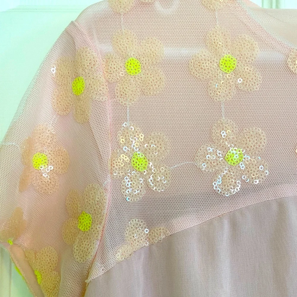 🎉HP🎉 Pink Boohoo dress with lime daisies - Picture 2 of 5